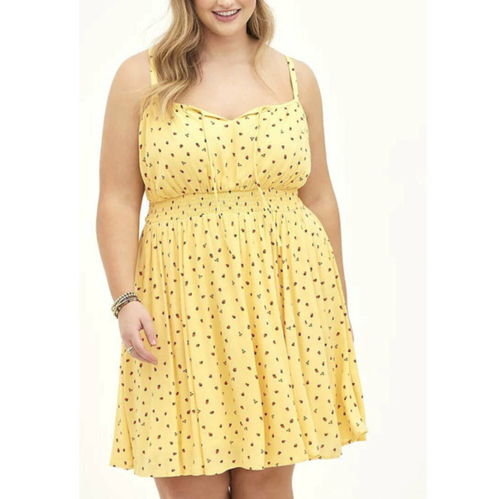 Torrid New 4 (4X, 26) Strawberry & Cherry Yellow‎ Smocked Gauze Mini Dress